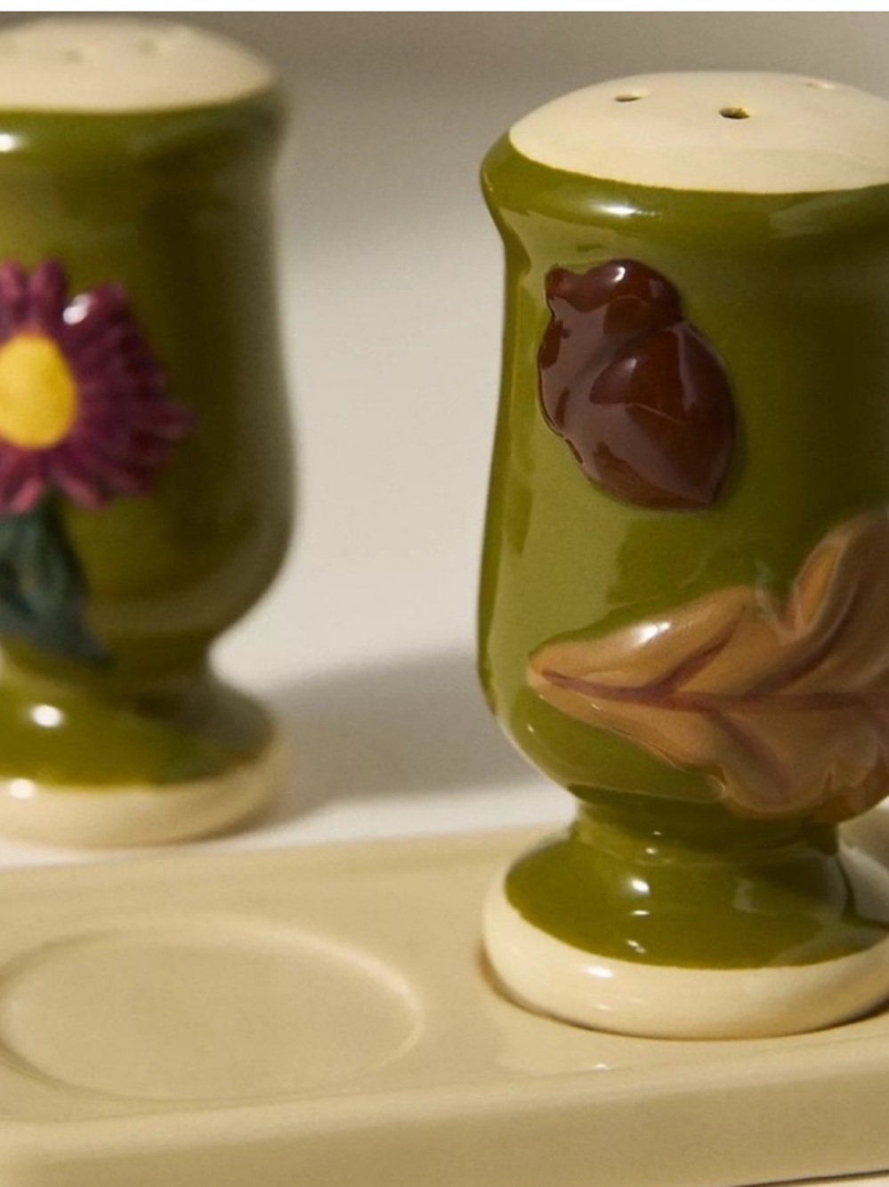 Anthropologie The Faye Icon Stoneware Salt & Pepper Shaker Set Green Floral NWT - Picture 4 of 8